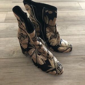 NWOT Steve Madden Goldie Booties